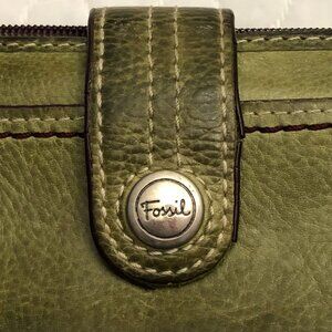 VINTAGE Fossil Moss Green Leather Double-Fold Wallet.